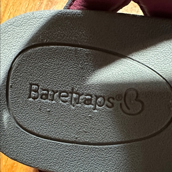 BareTraps Black Sandals with Floral Design - Picture 2 of 7